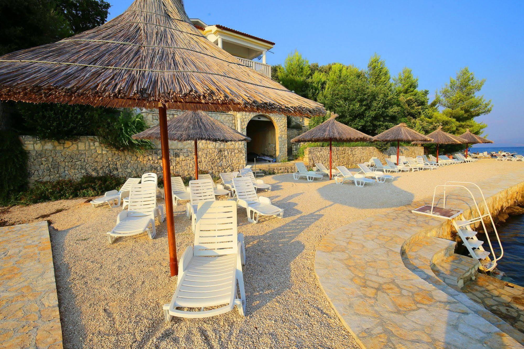Lucija 4*